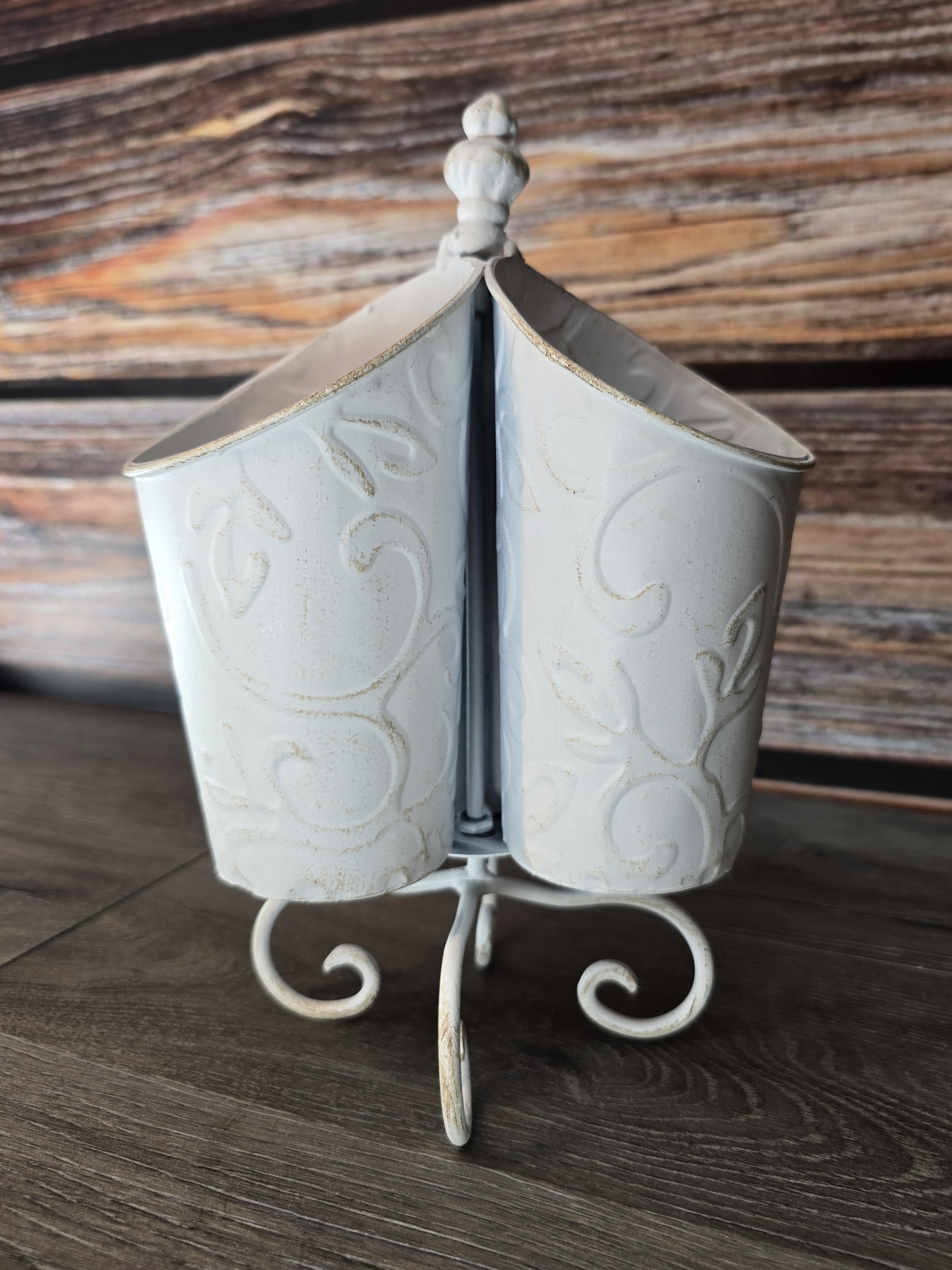 Distressed White Metal Triple Pot Planter Stand