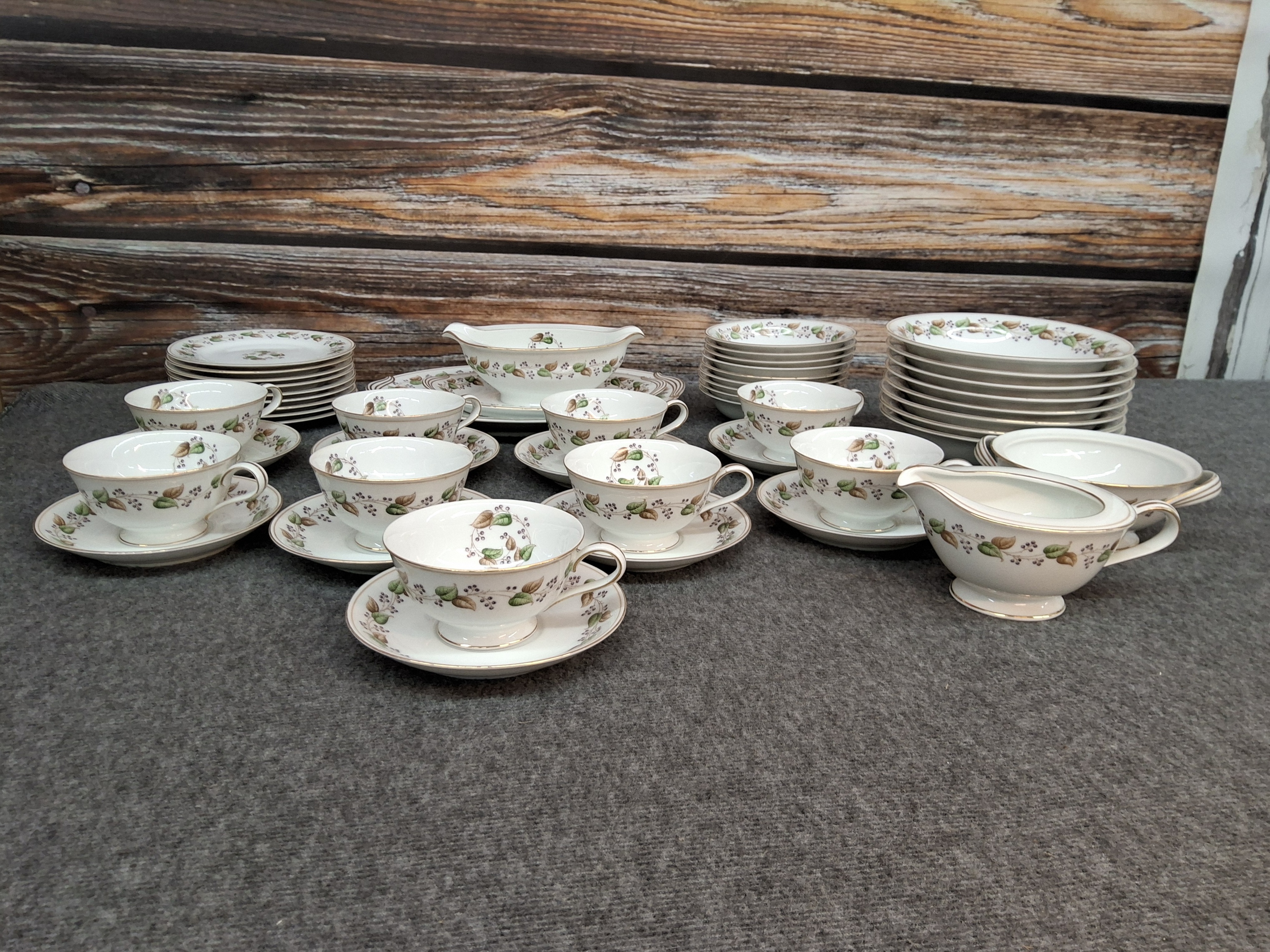 Noritake China Cordova 5215 Dinnerware Set – 25 Pieces, Japan