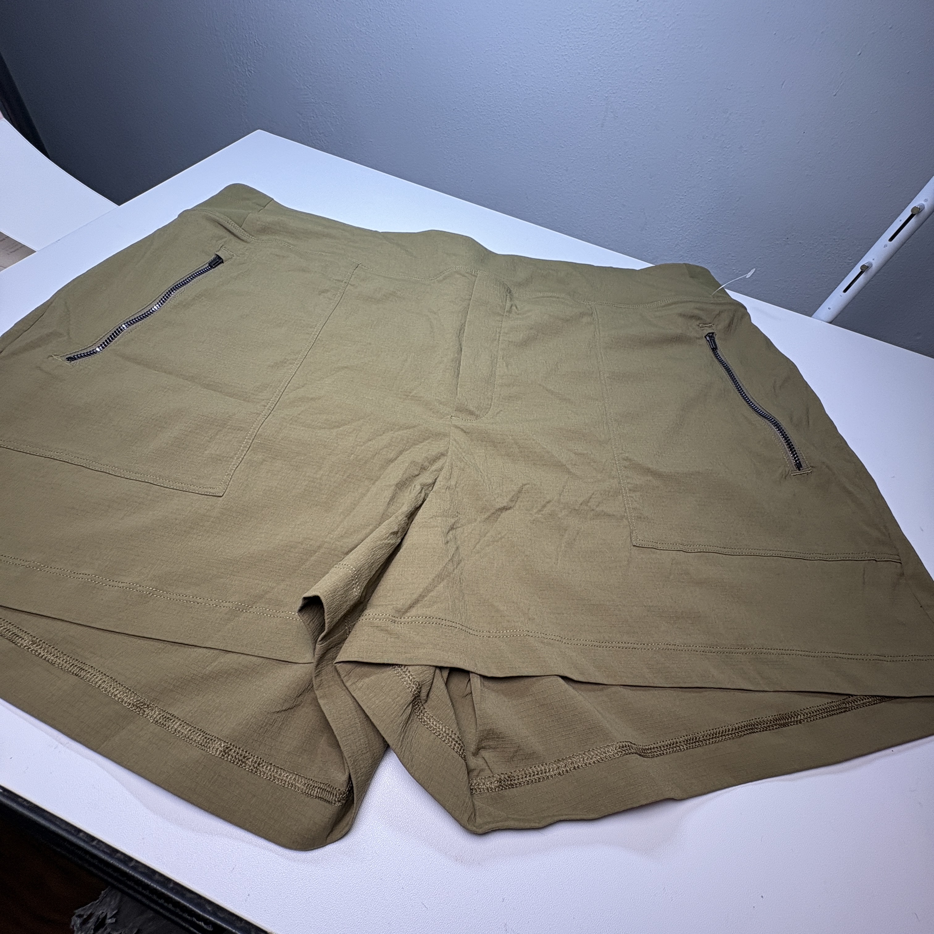 Nwot ATHLETA Womens Size 20 Plus Size Shorts