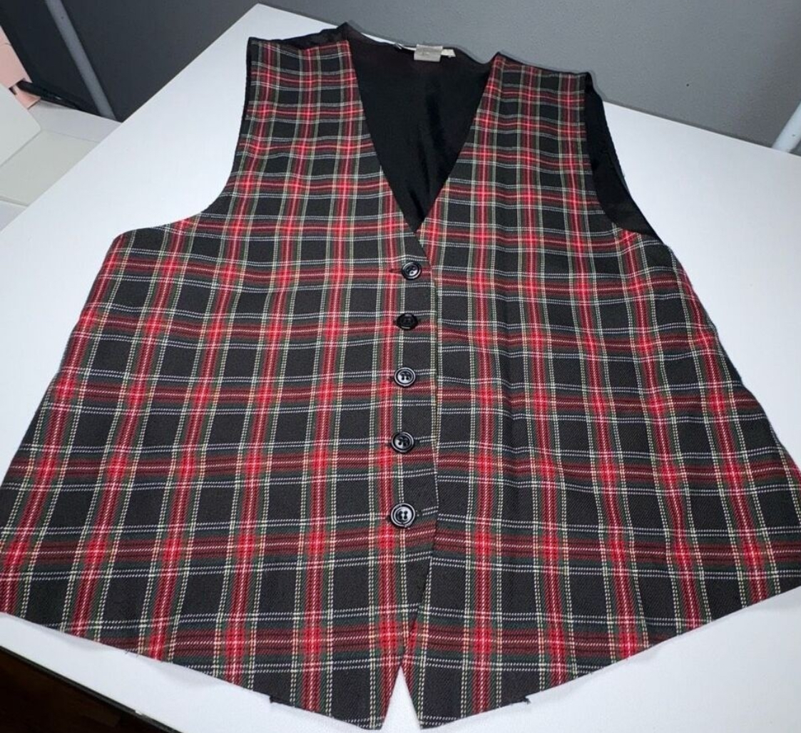 Casual Corner Tartan plaid ladies vest, size medium, vintage, 90s