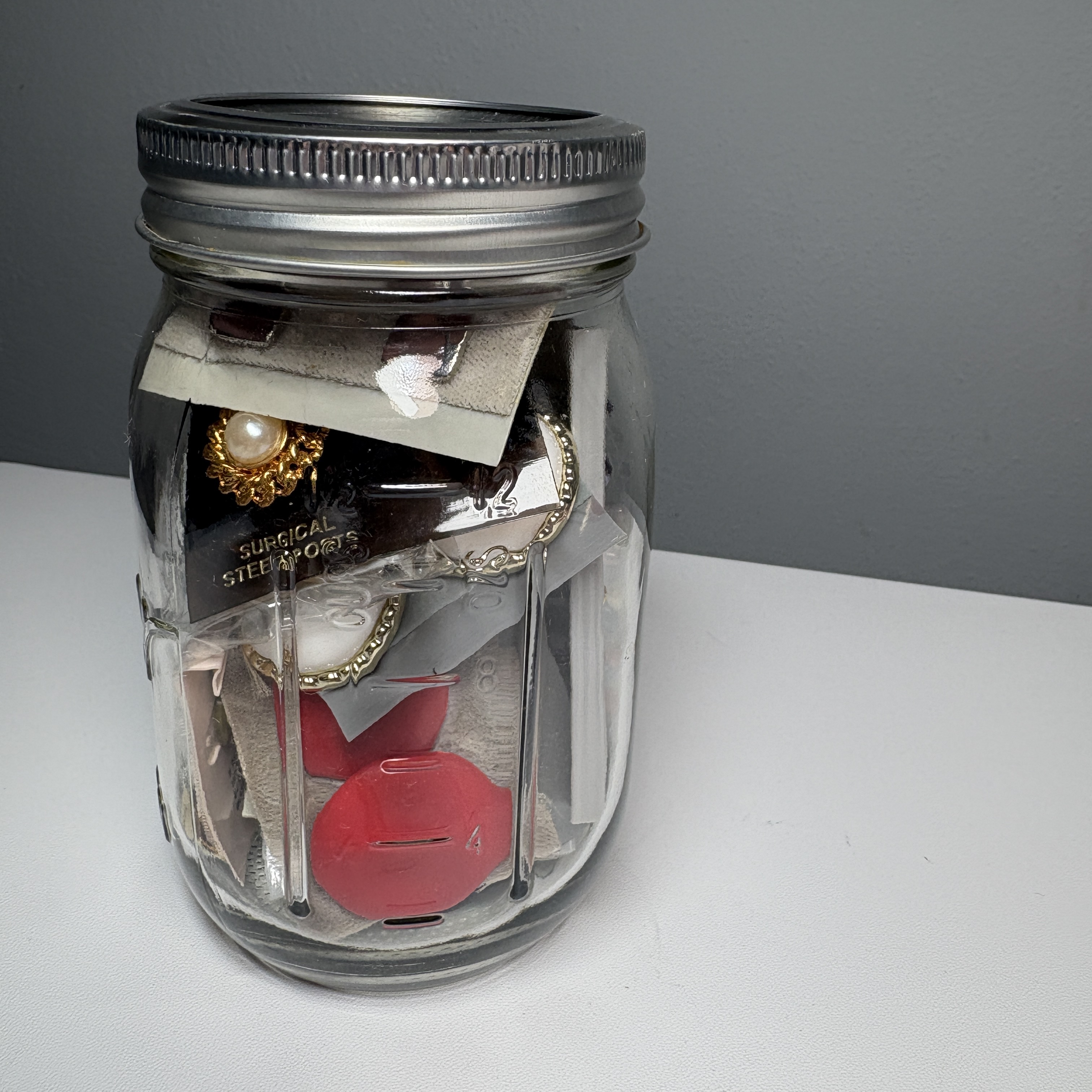 NWT Womens 90s Deadstock Earring Jar Gold Tone, Pearl, Chunky, Fashion