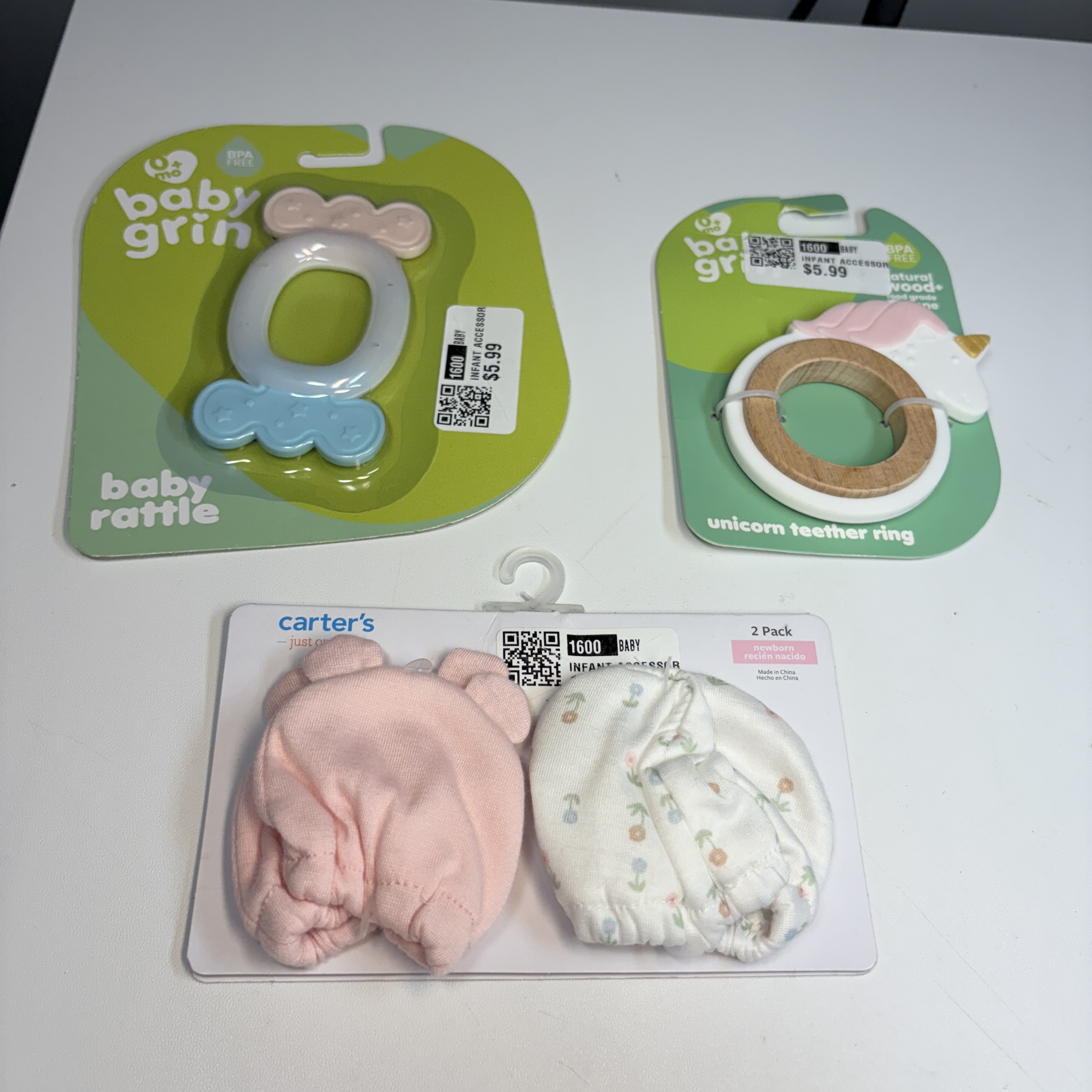 Baby Gift Set – Mittens, Teether & Rattle – New