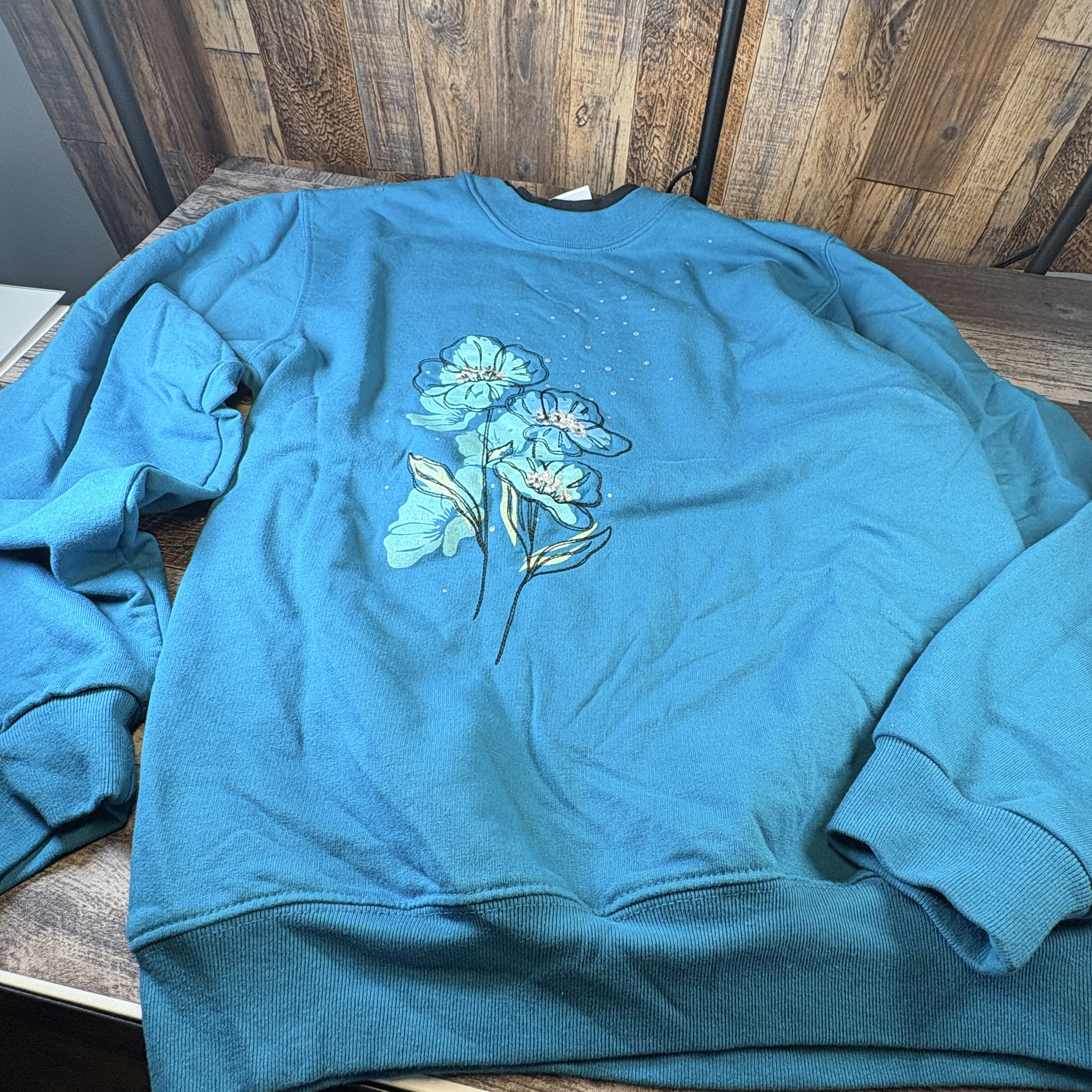 Country Store Blue Floral Crewneck Sweatshirt – Women’s Small – Retro Cozy Pullover