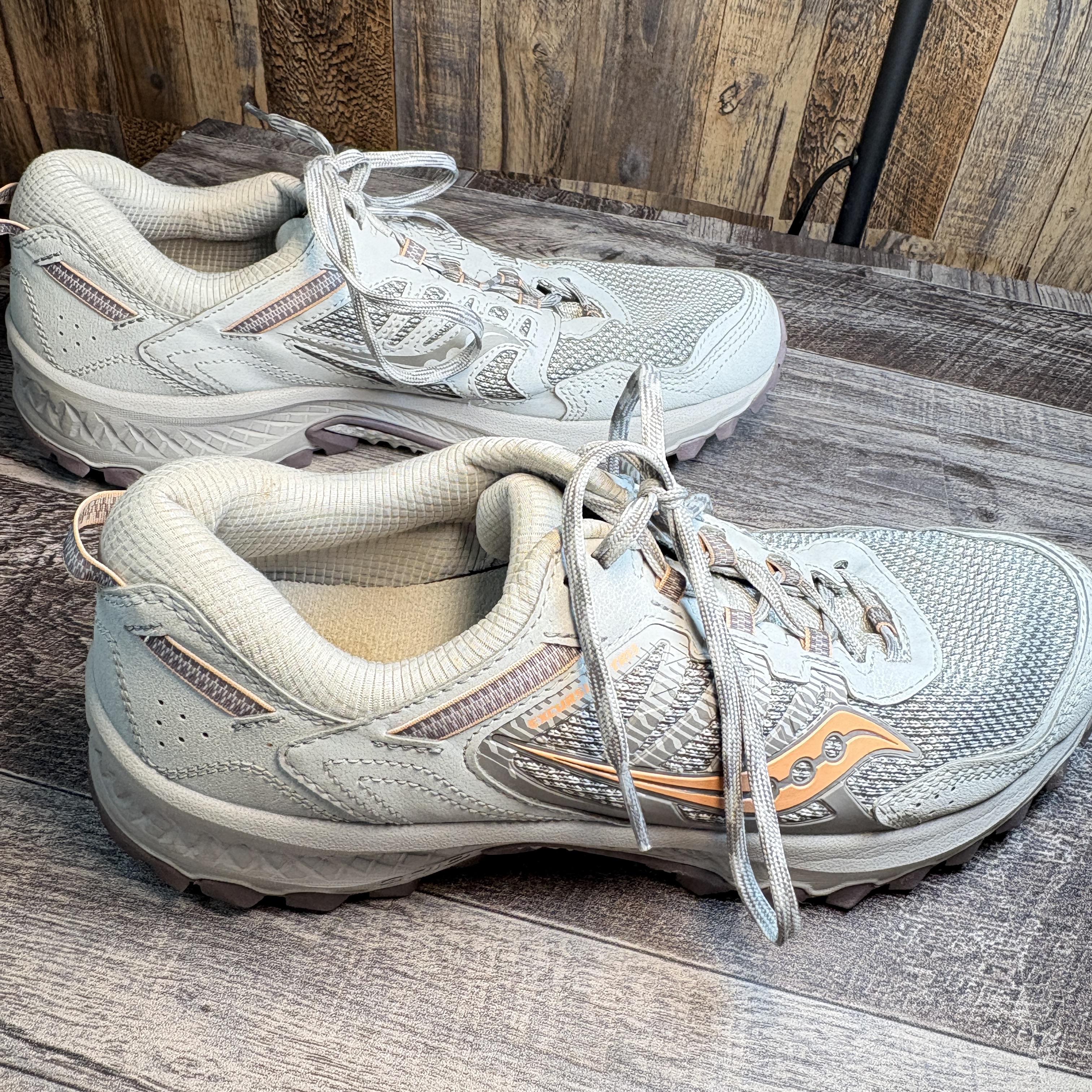 Saucony Women’s Trail Running Shoes Versafoam Excursion TR13 Gray/Peach – Size 10