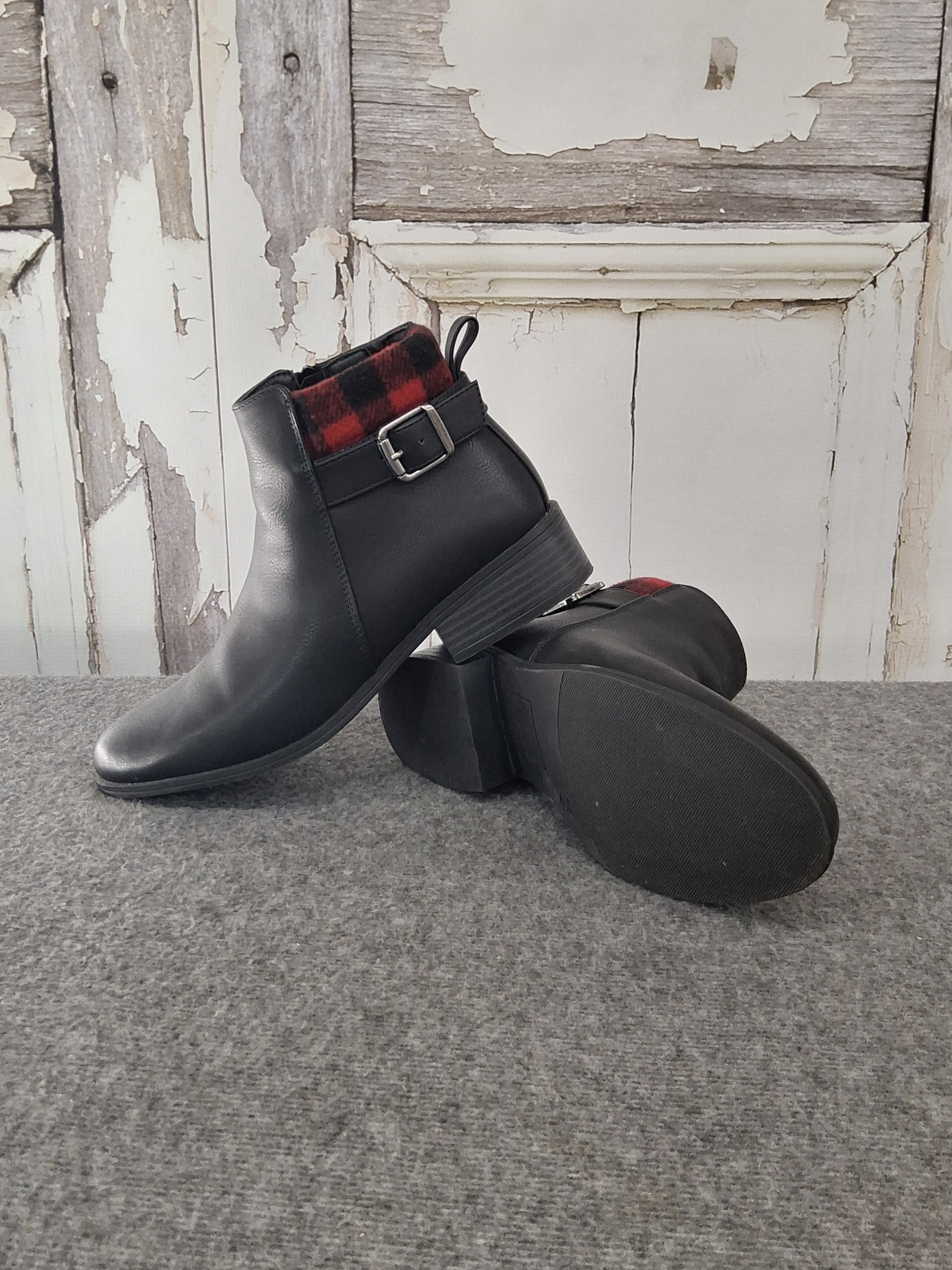 Black Leather Ankle Boots Red Plaid Lining Size 7.5