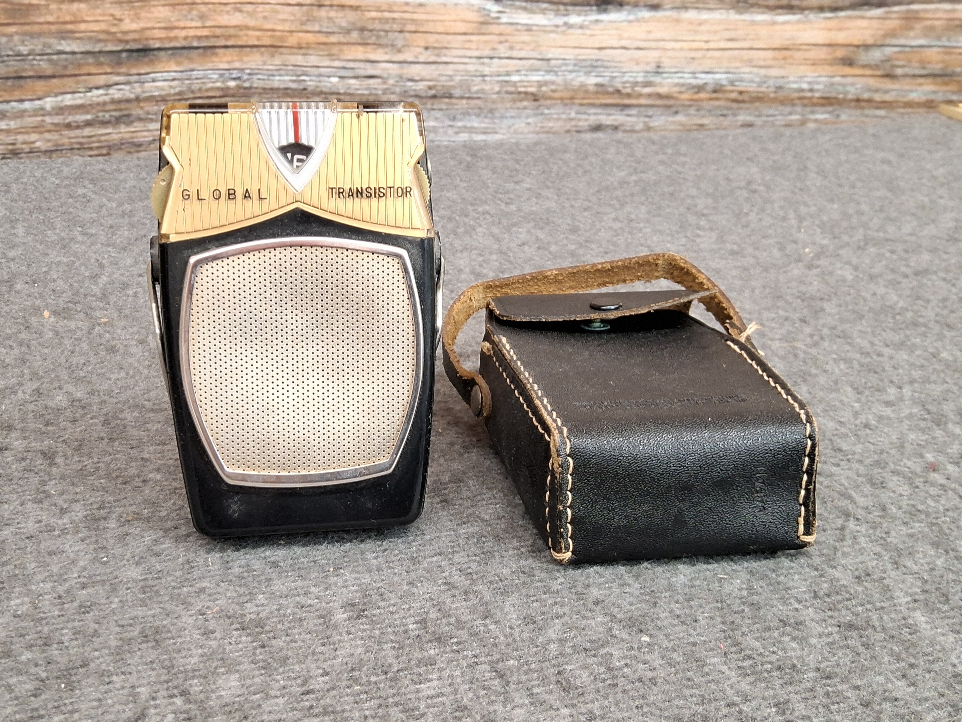 Vintage Global 6-Transistor Radio w/ Leather Case – Made in Japan
