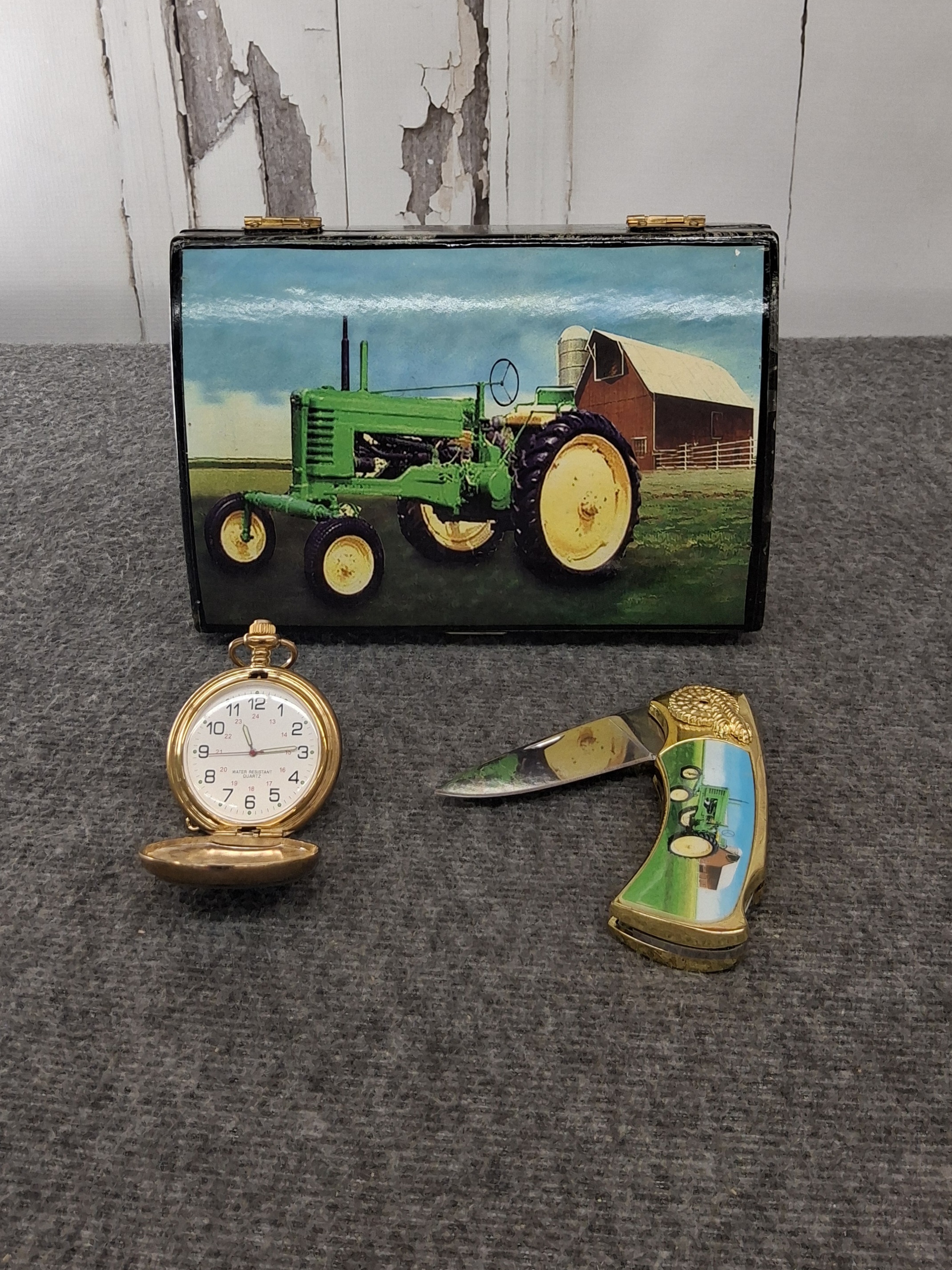 John Deere Tractor Gift Set - Pocket Watch & Knife in Display Box