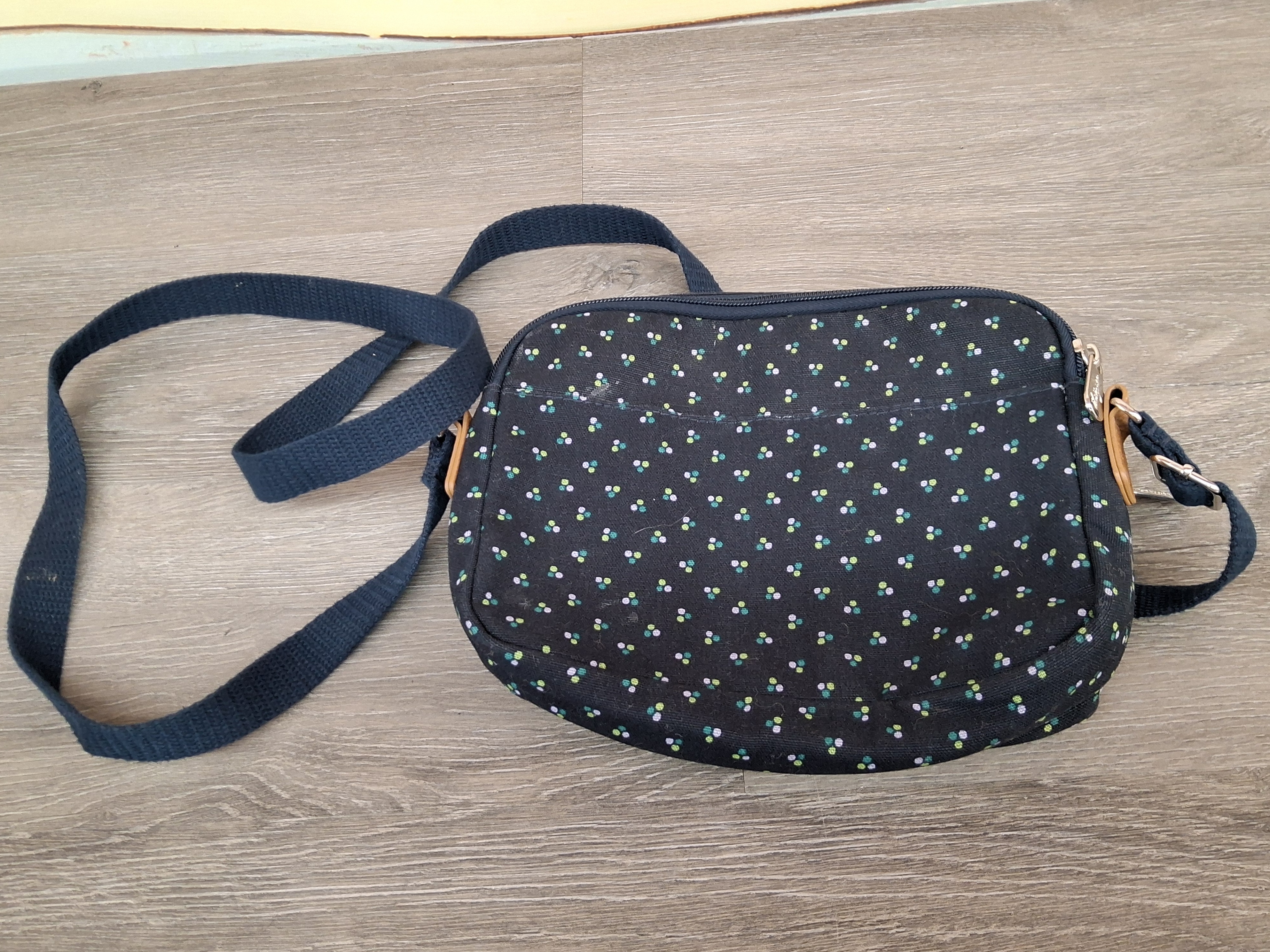 Thirty-One Crossbody Travel Bag – Navy Floral Dots