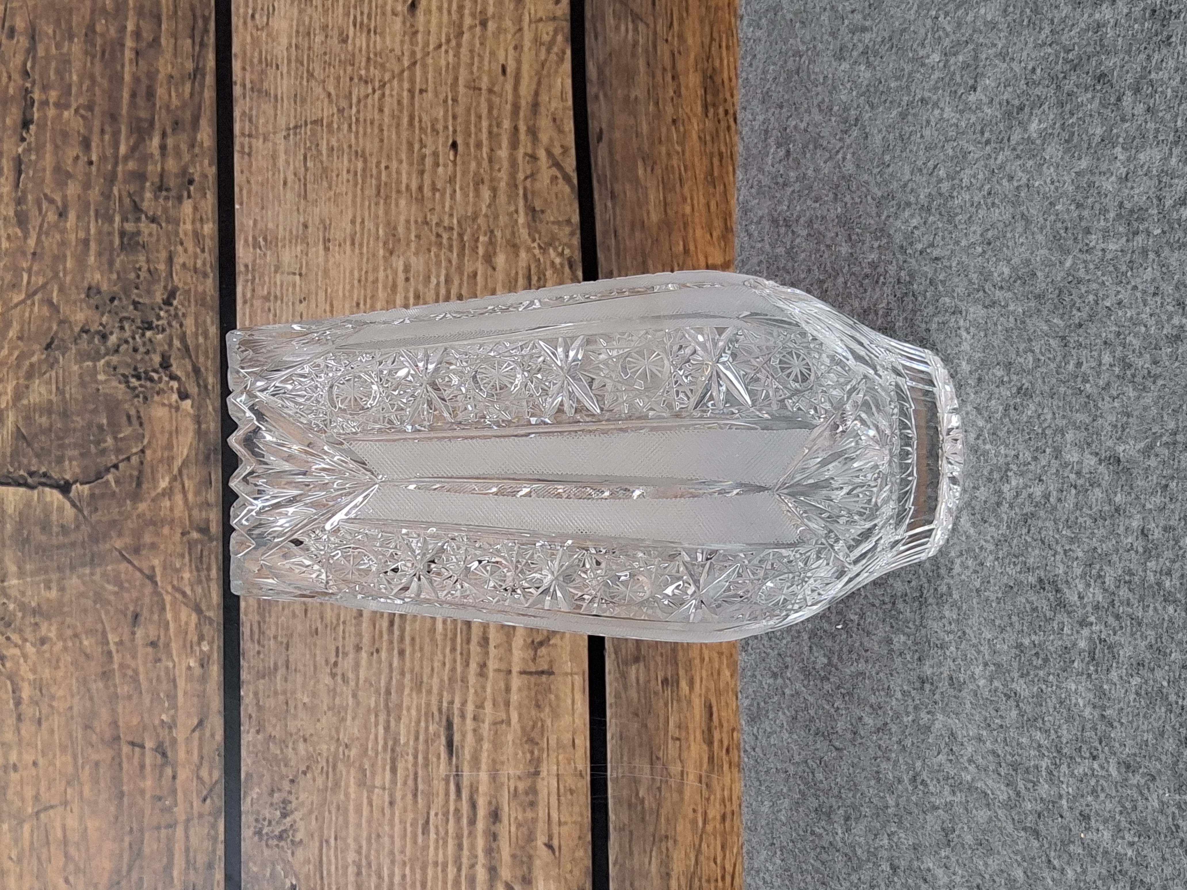 Cut Crystal Vase | Starburst & Crosshatch Design | Elegant Decorative Glass Vase