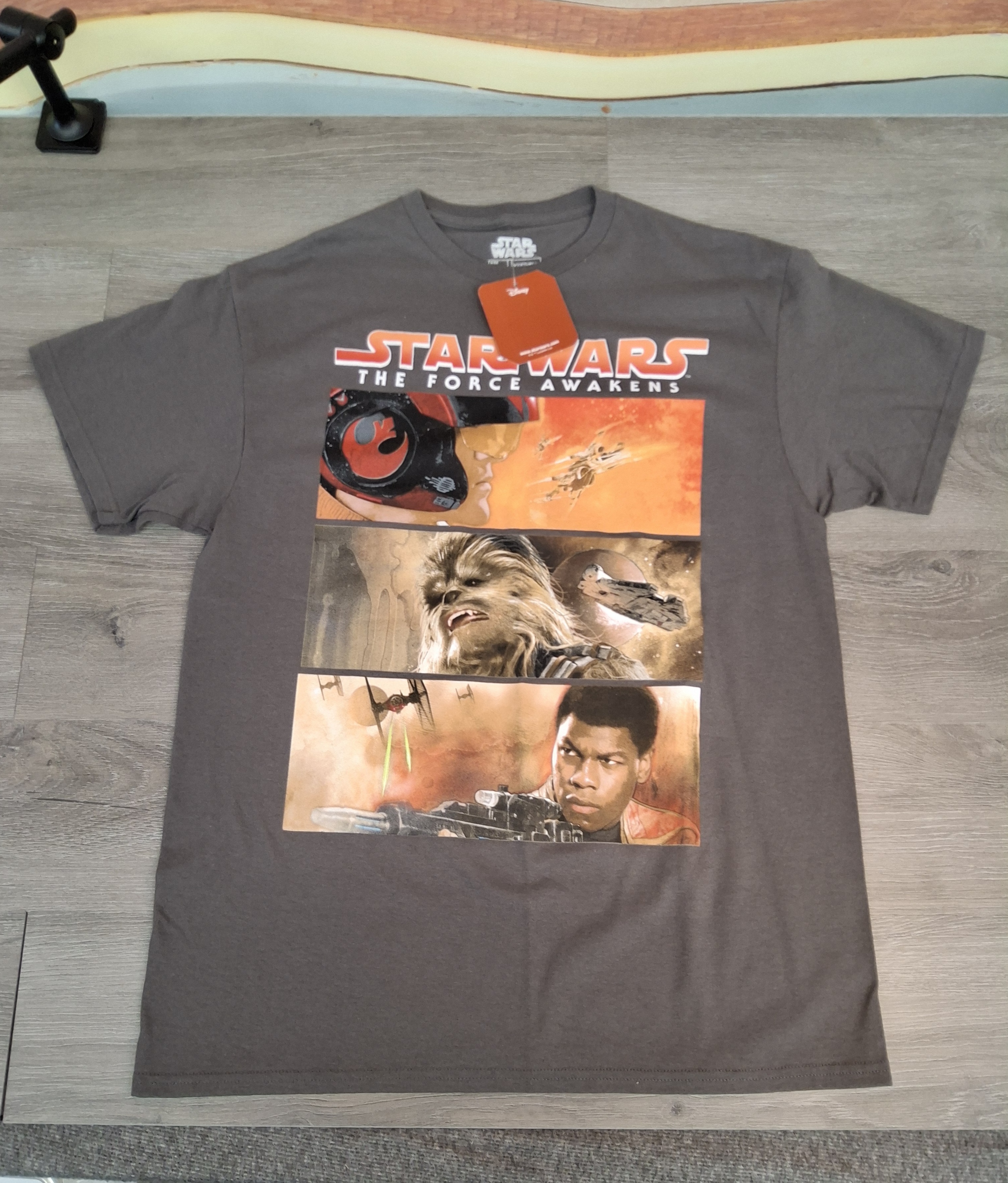 Star Wars The Force Awakens Graphic T-Shirt Size L