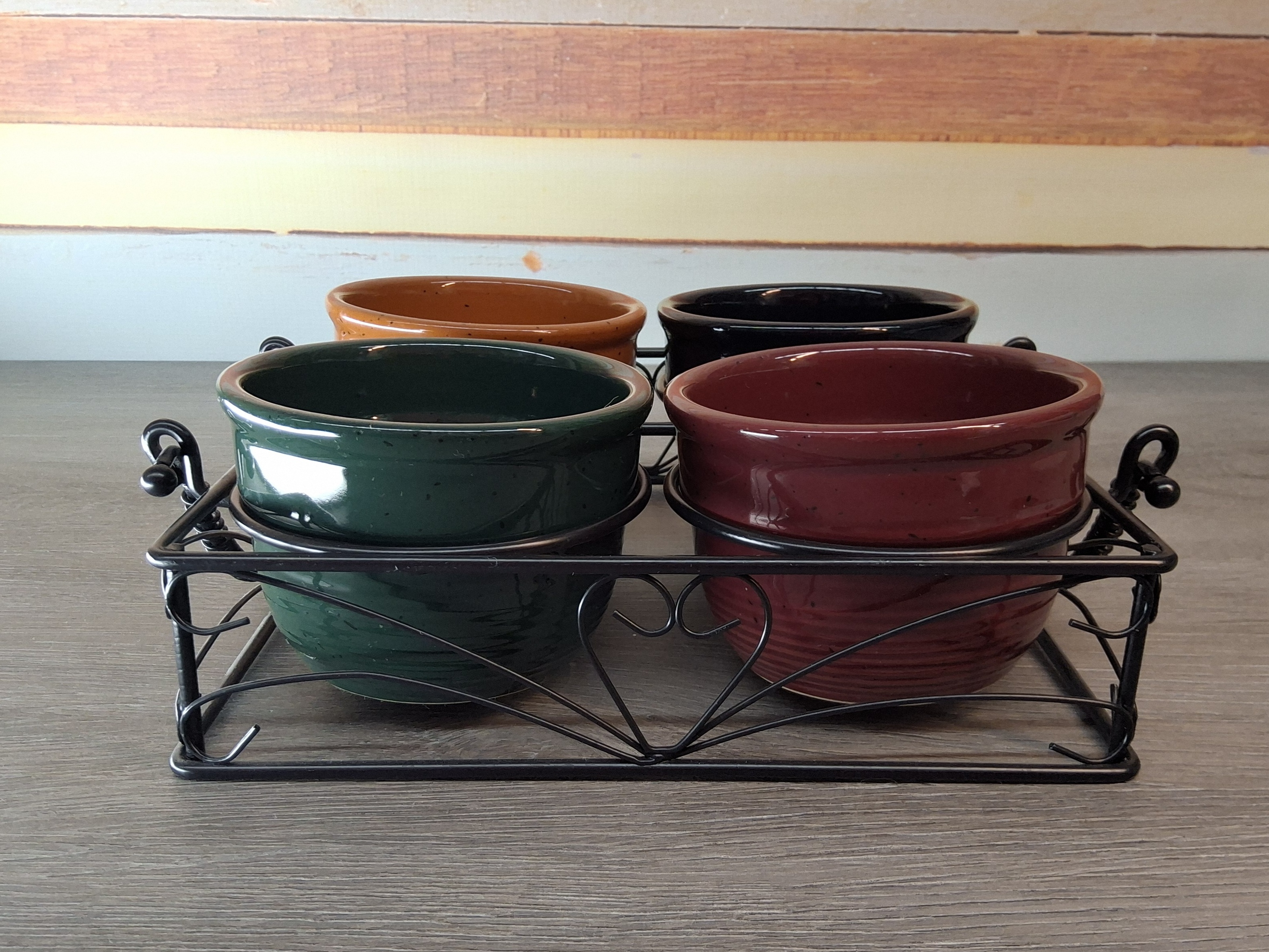 Set of 4 Stoneware Bowls with Black Wire Caddy