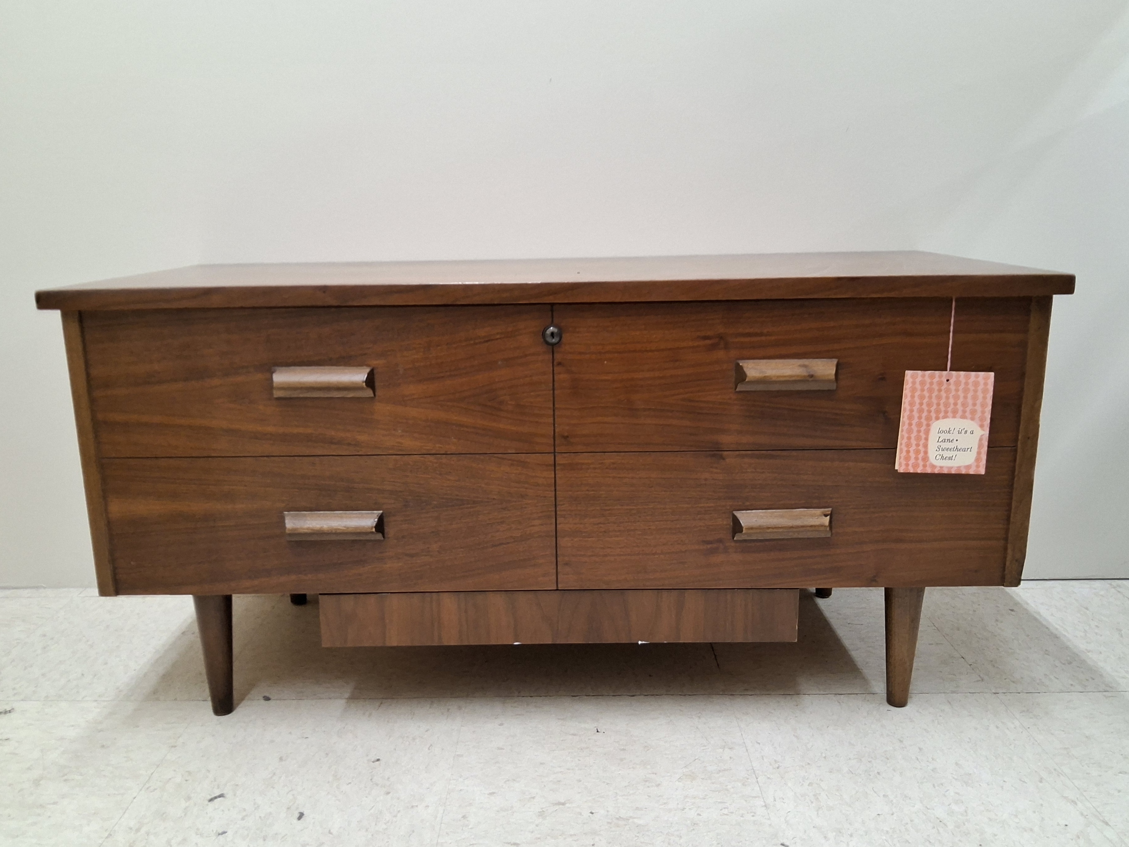 Lane Mid-Century Modern Cedar Hope Chest/Locker (Pick up only)