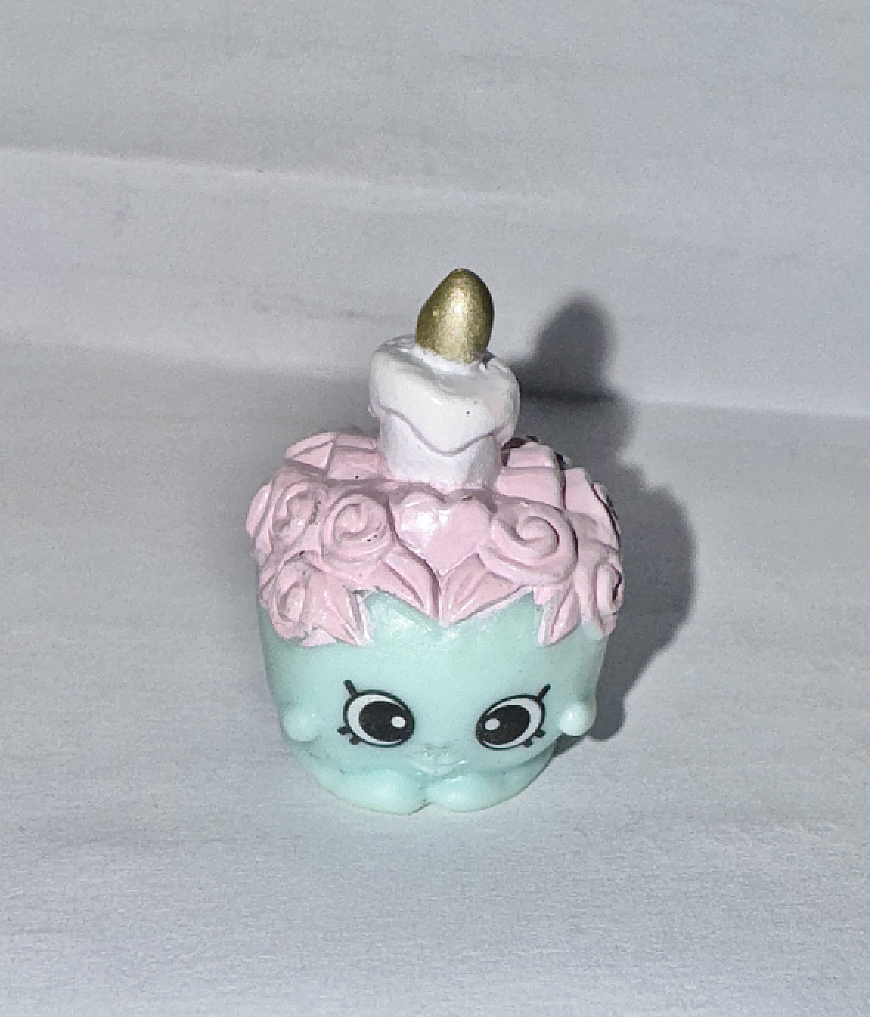 Shopkins Season 7 Wedding Party Cindy Centerpiece Aqua w/ Pink Flowers