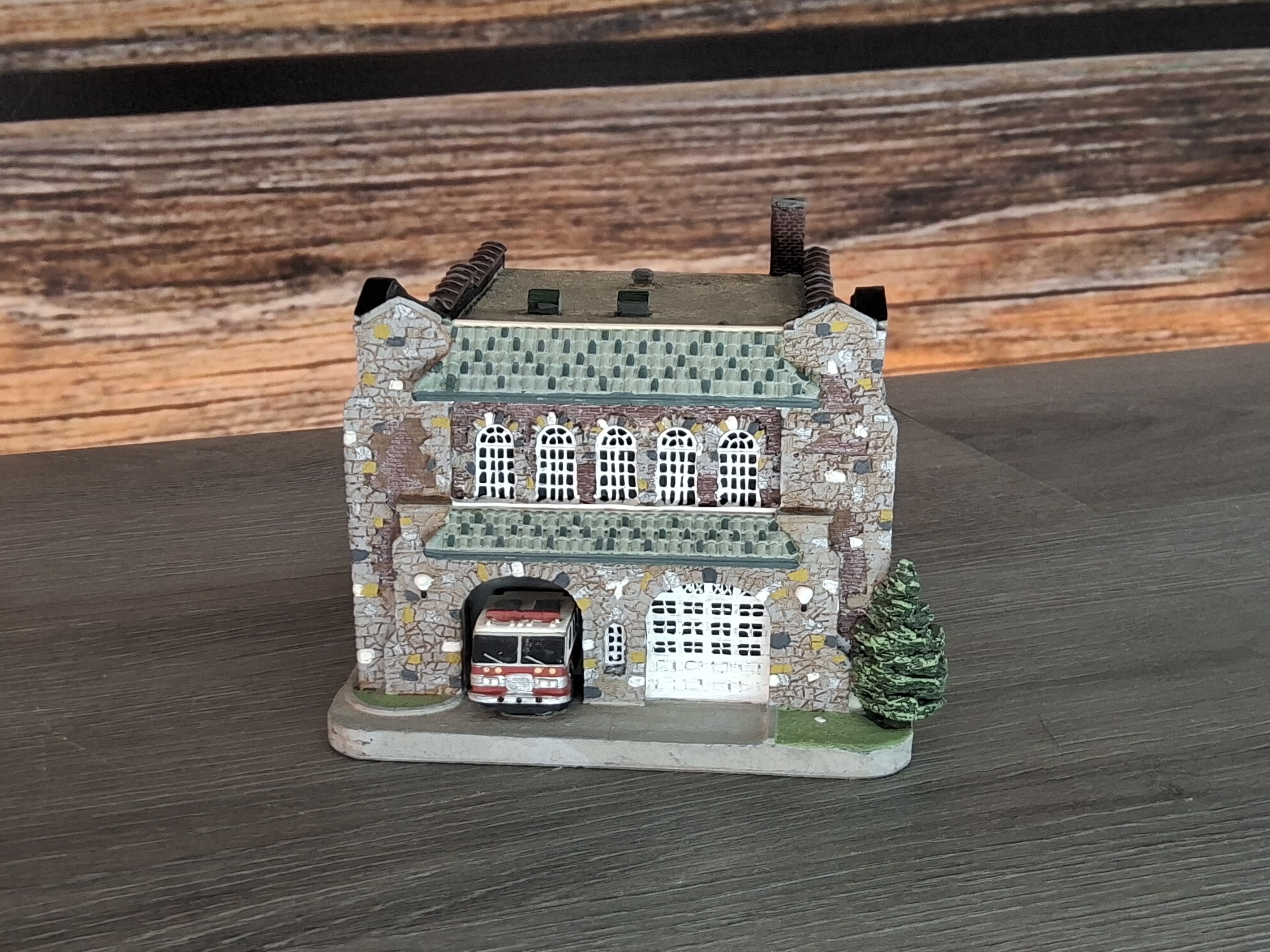 Danbury Mint Charlotte Fire Station No. 6 Classic American Firehouses