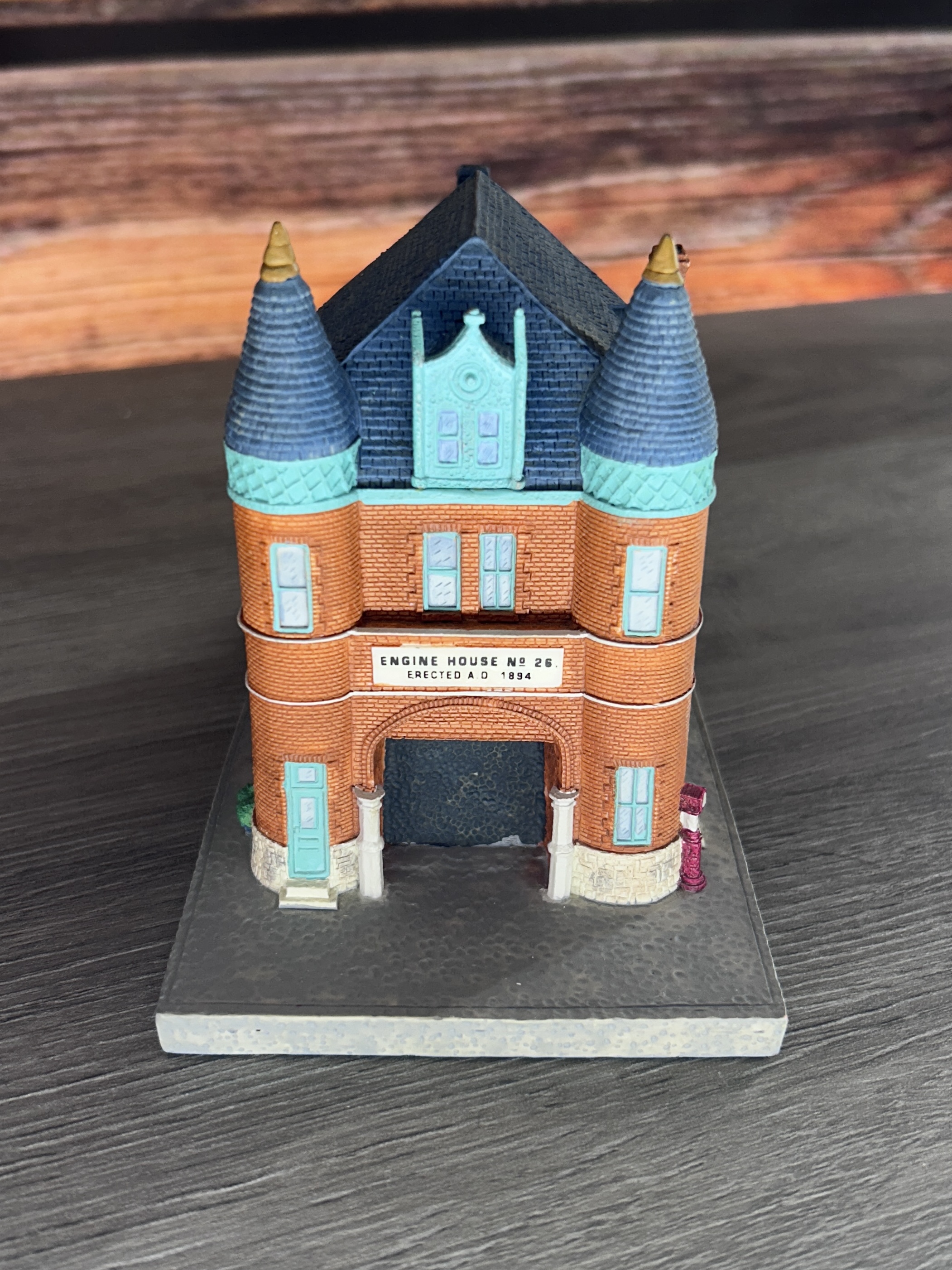 Danbury Mint Engine House No 26 Firehouse Sculpture 1894