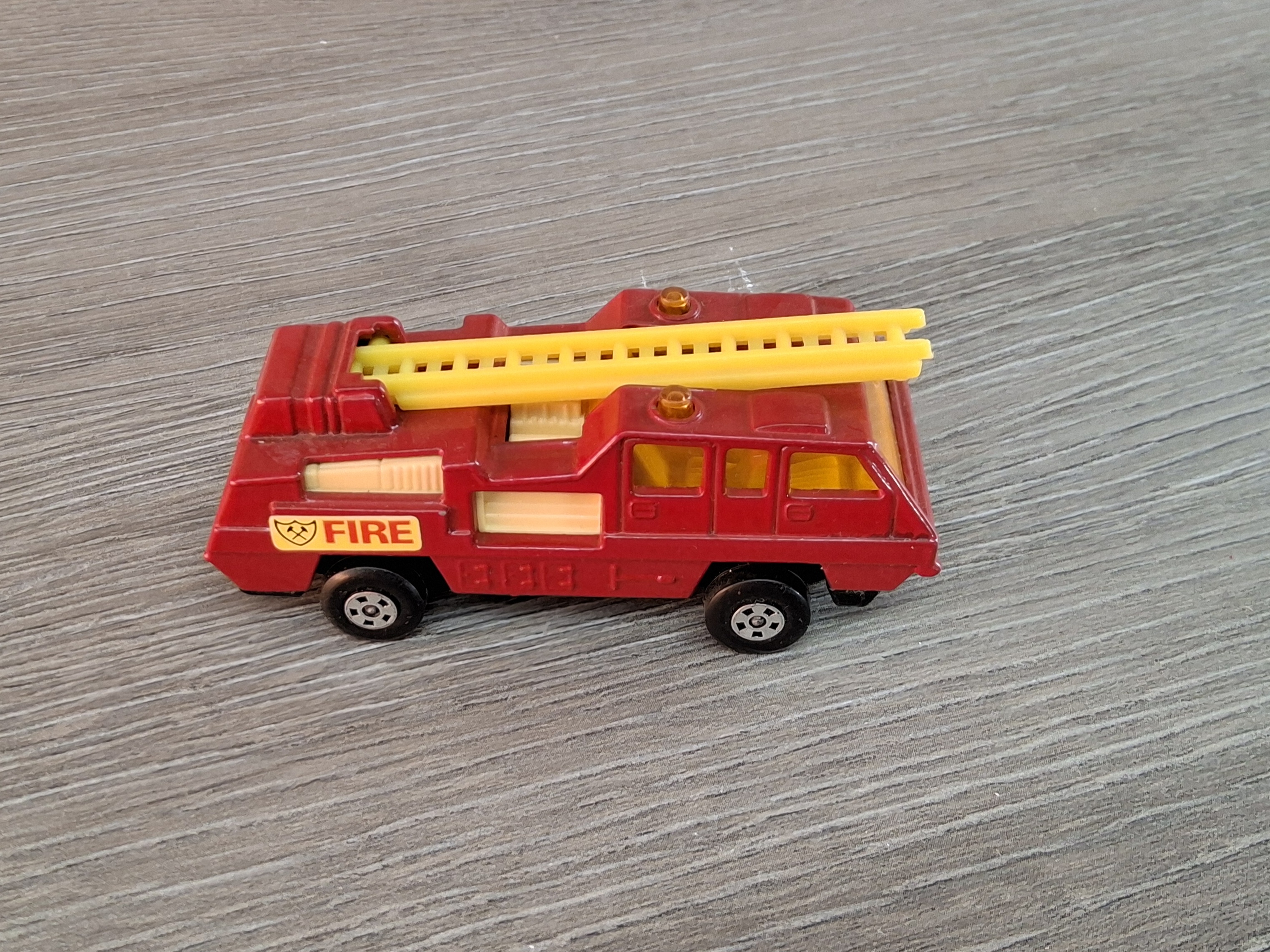Vintage Diecast Red Fire Truck Yellow Ladder Shield Toy Car 1:64 Scale