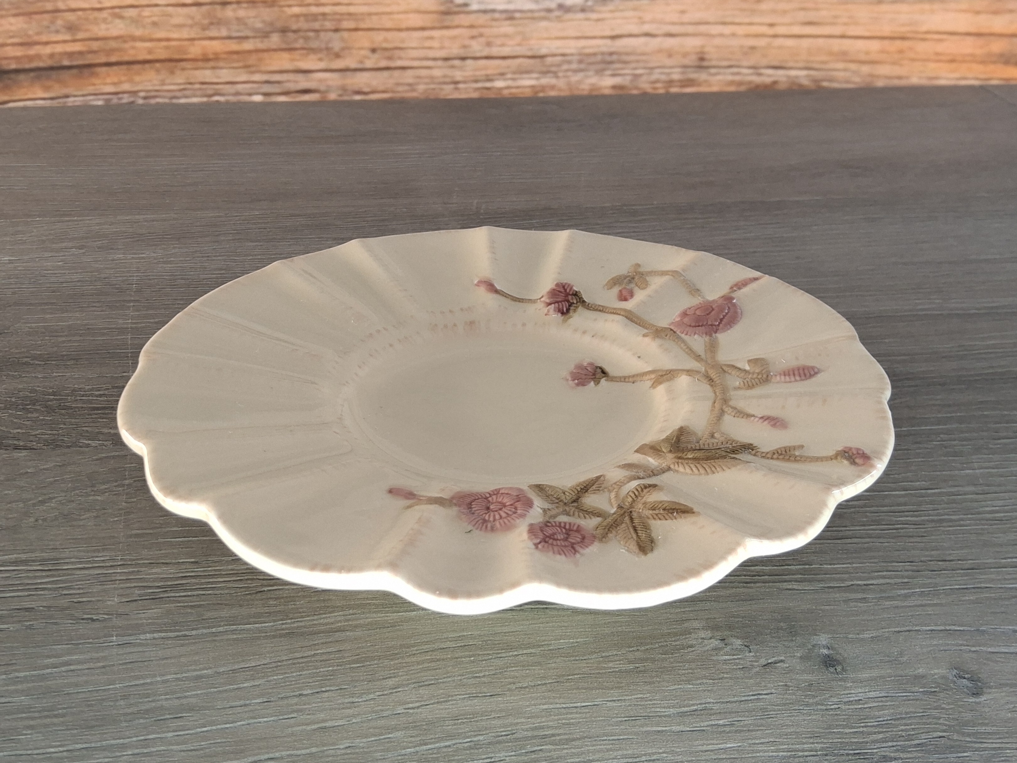 Ceramic Scalloped Floral Embossed Soap Dish Pink Brown Flower Decor