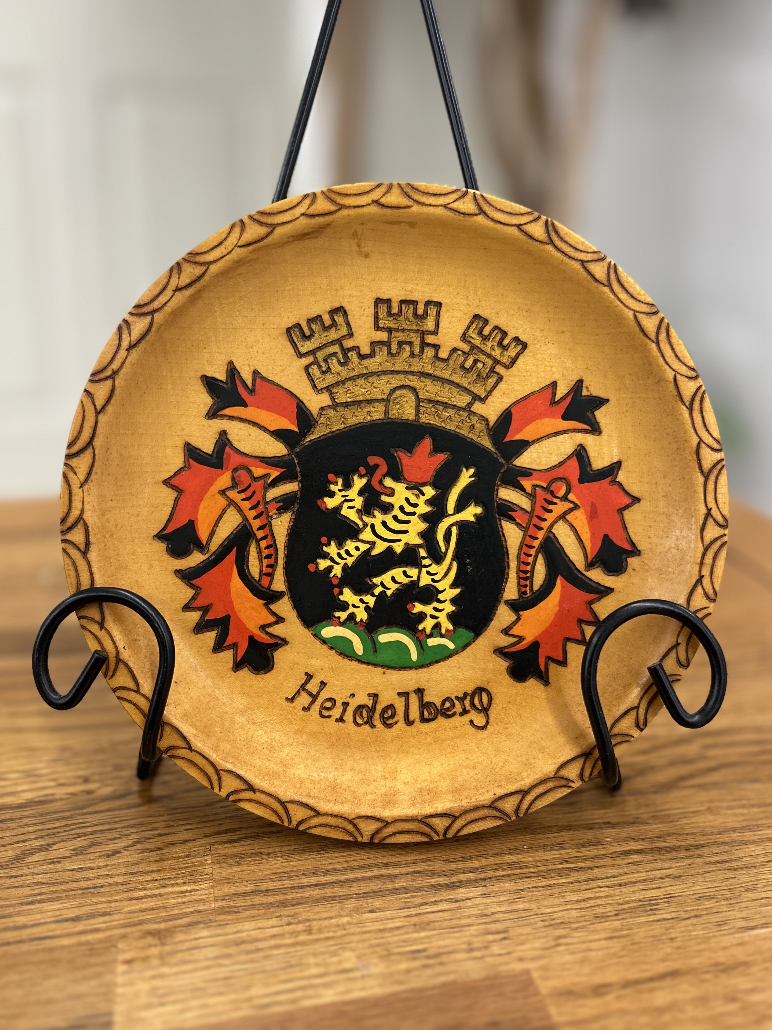 Vintage Heidelberg Wooden Wall Plate – Hand-Painted Crest