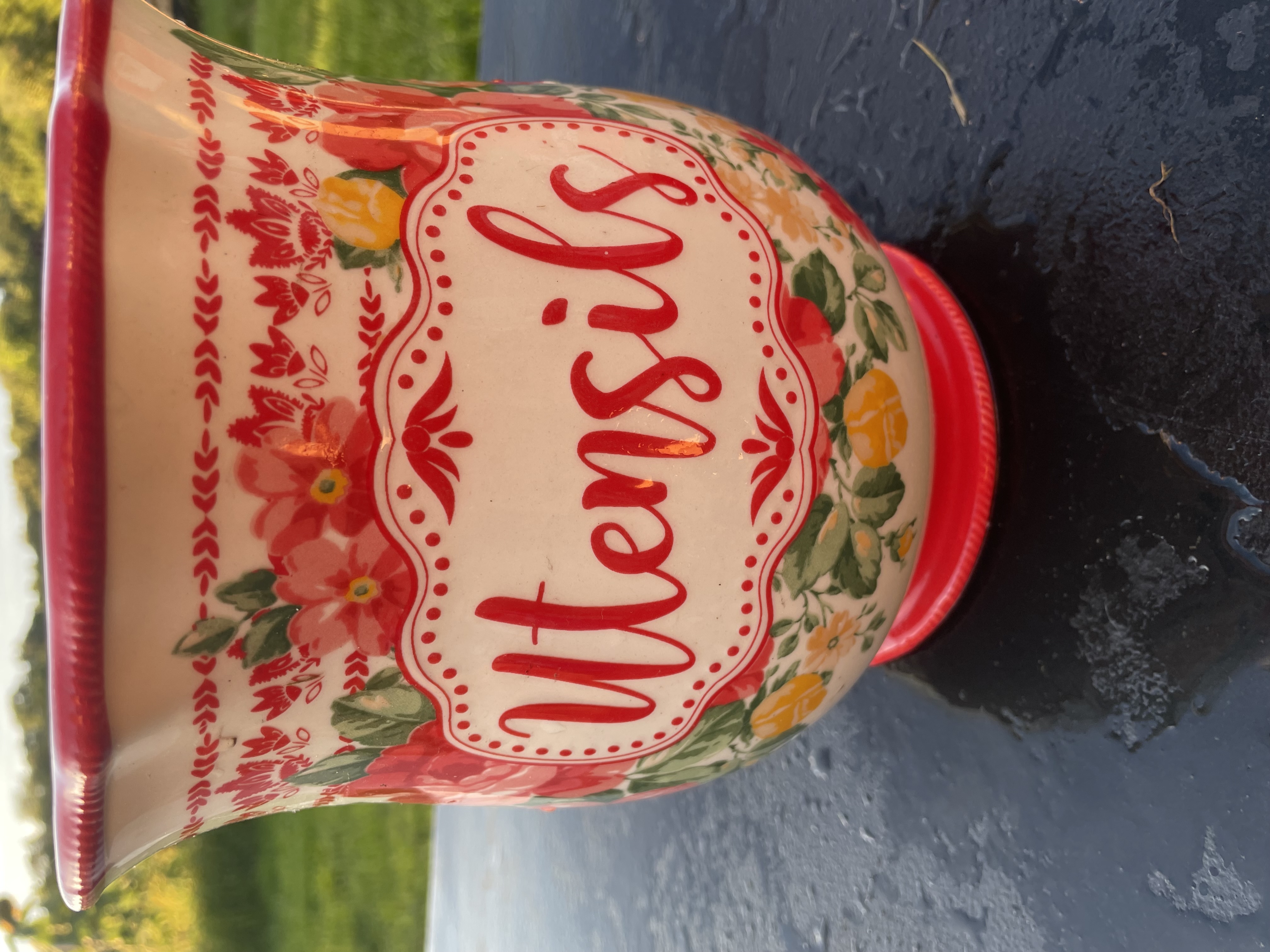 Kitchen utensil holder