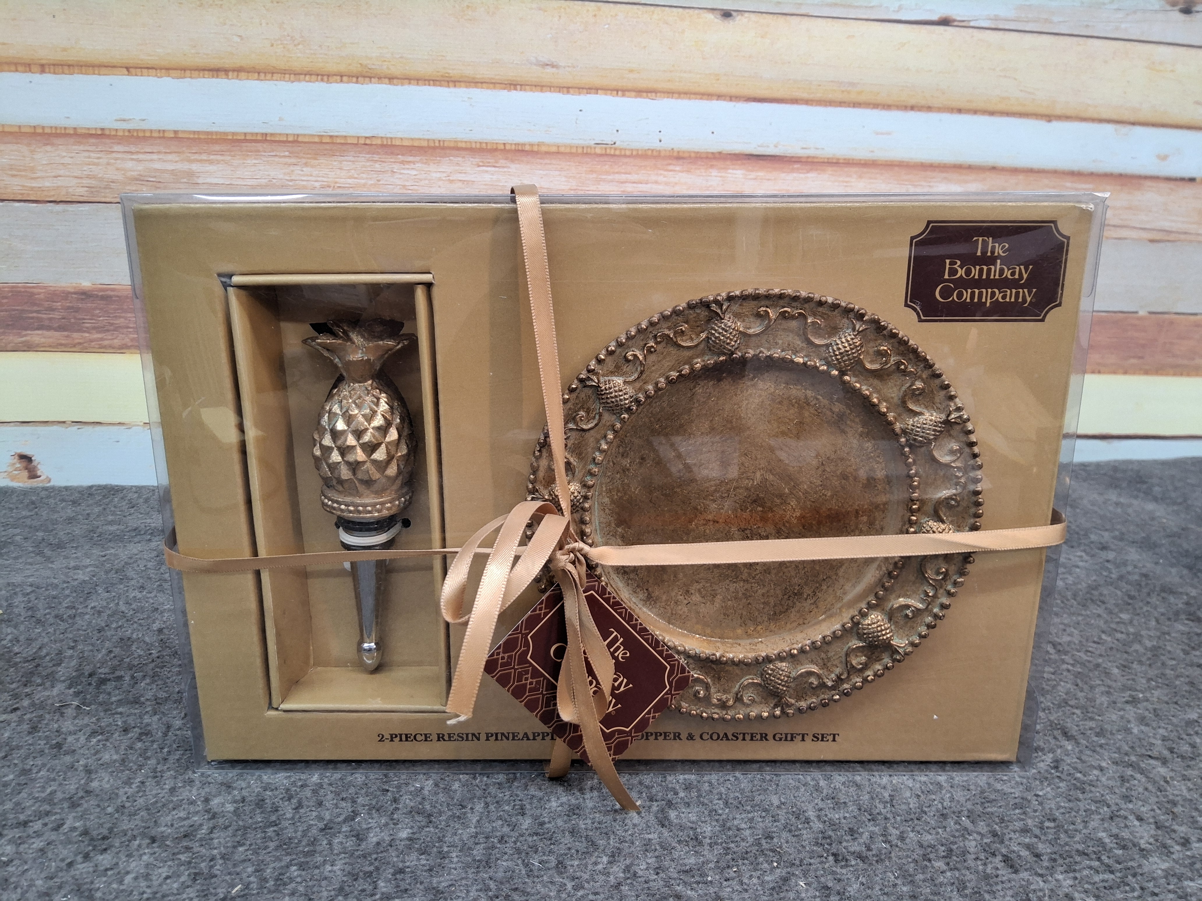 2 Piece Resin Pineapple Win3 Stopper & Coaster Gift Set