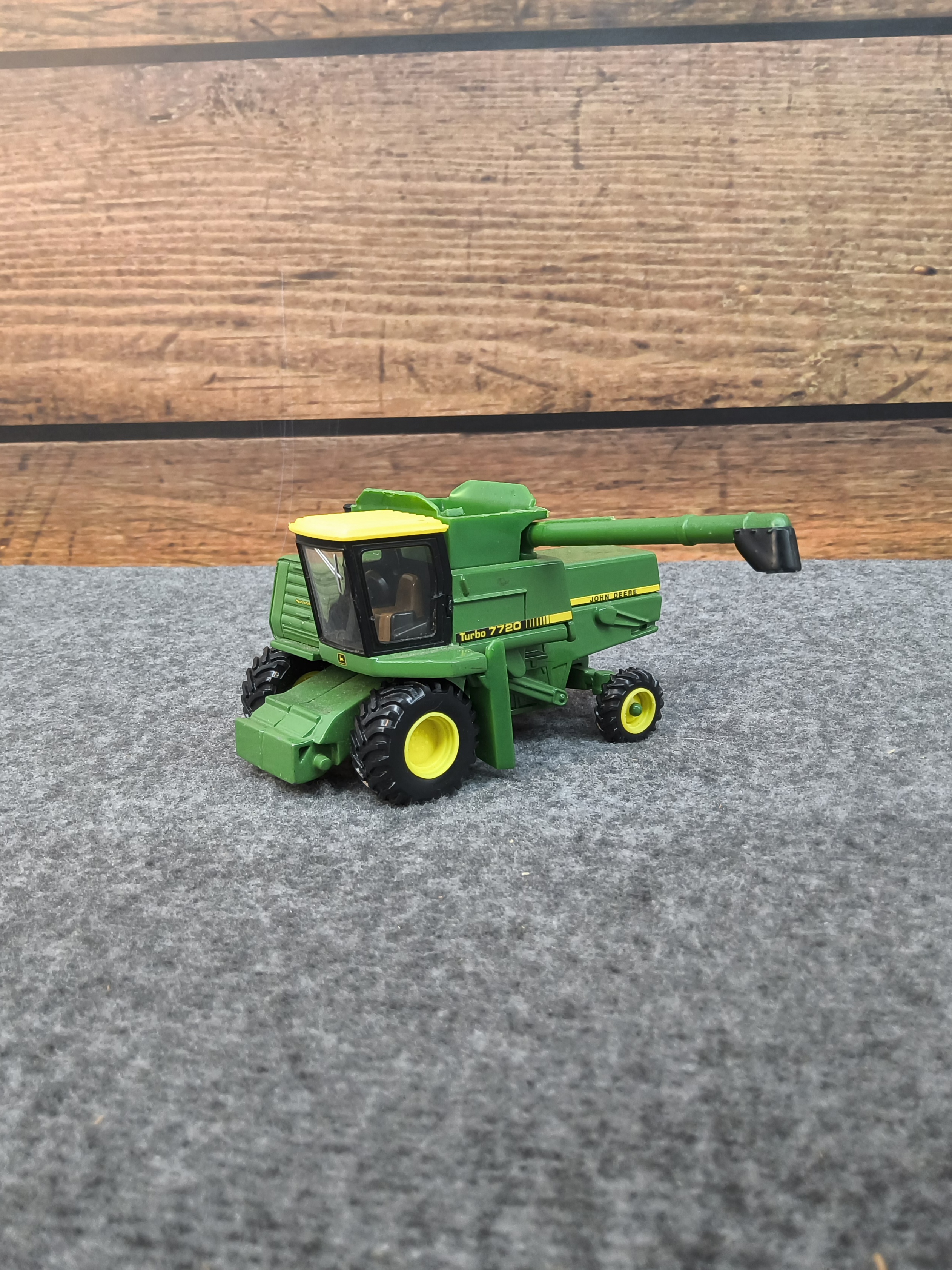 ERTL John Deere 7720 Titan II Combine die-cast toy