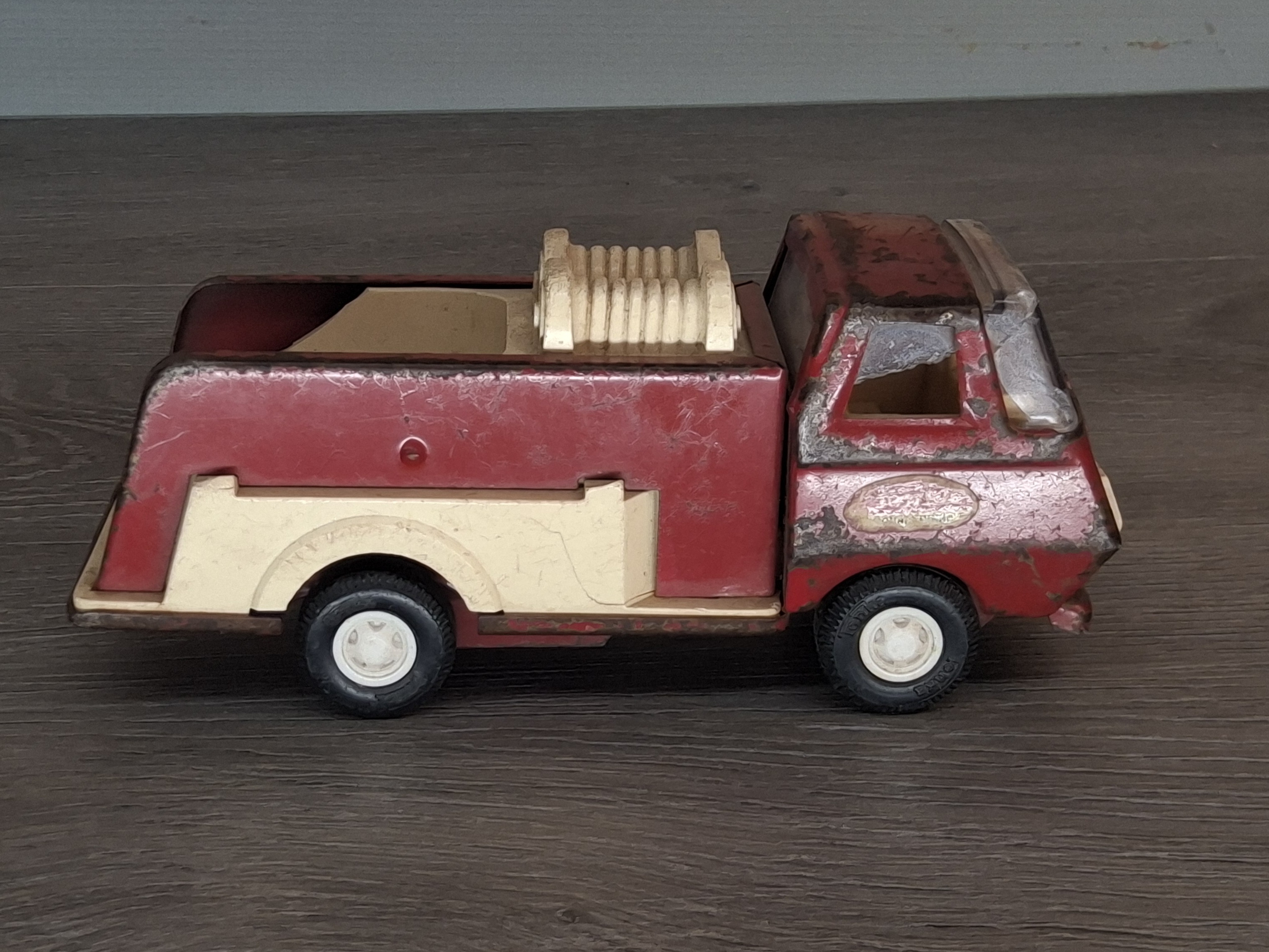 Vintage Tonka Fire Truck Red & Cream Pressed Steel Toy