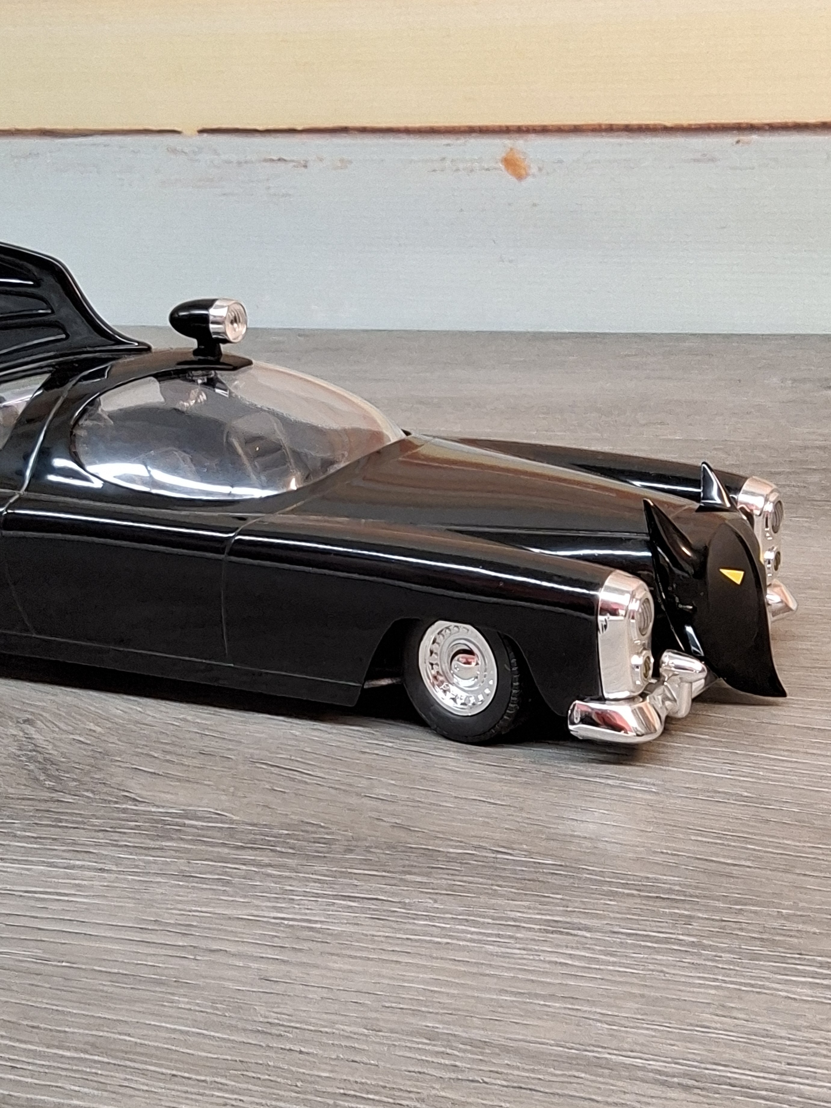 Johnny Lightning DC Comics 1950’s Batmobile 1:24 Die-Cast Model