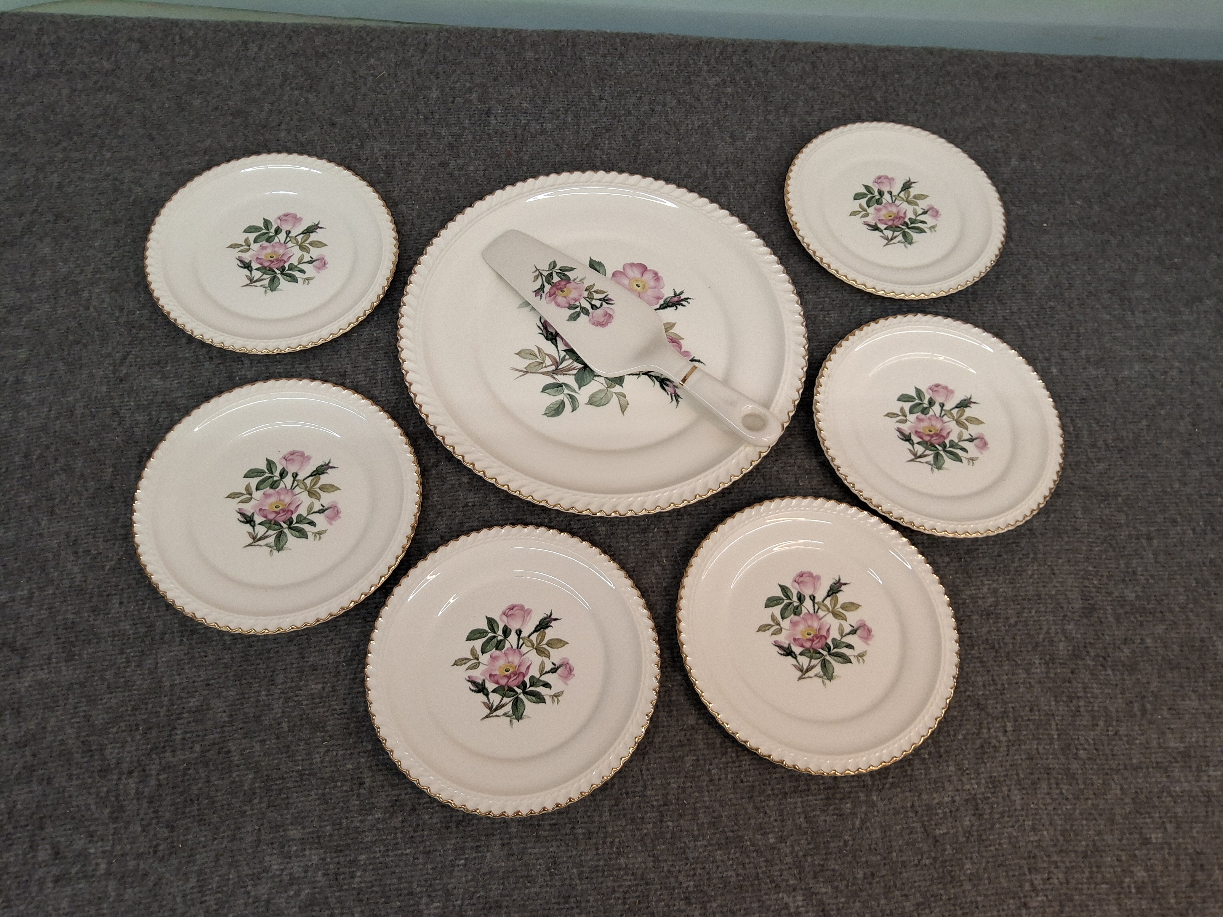 Harker Pottery 22K Gold Rose Cake Plate Set (8pc)