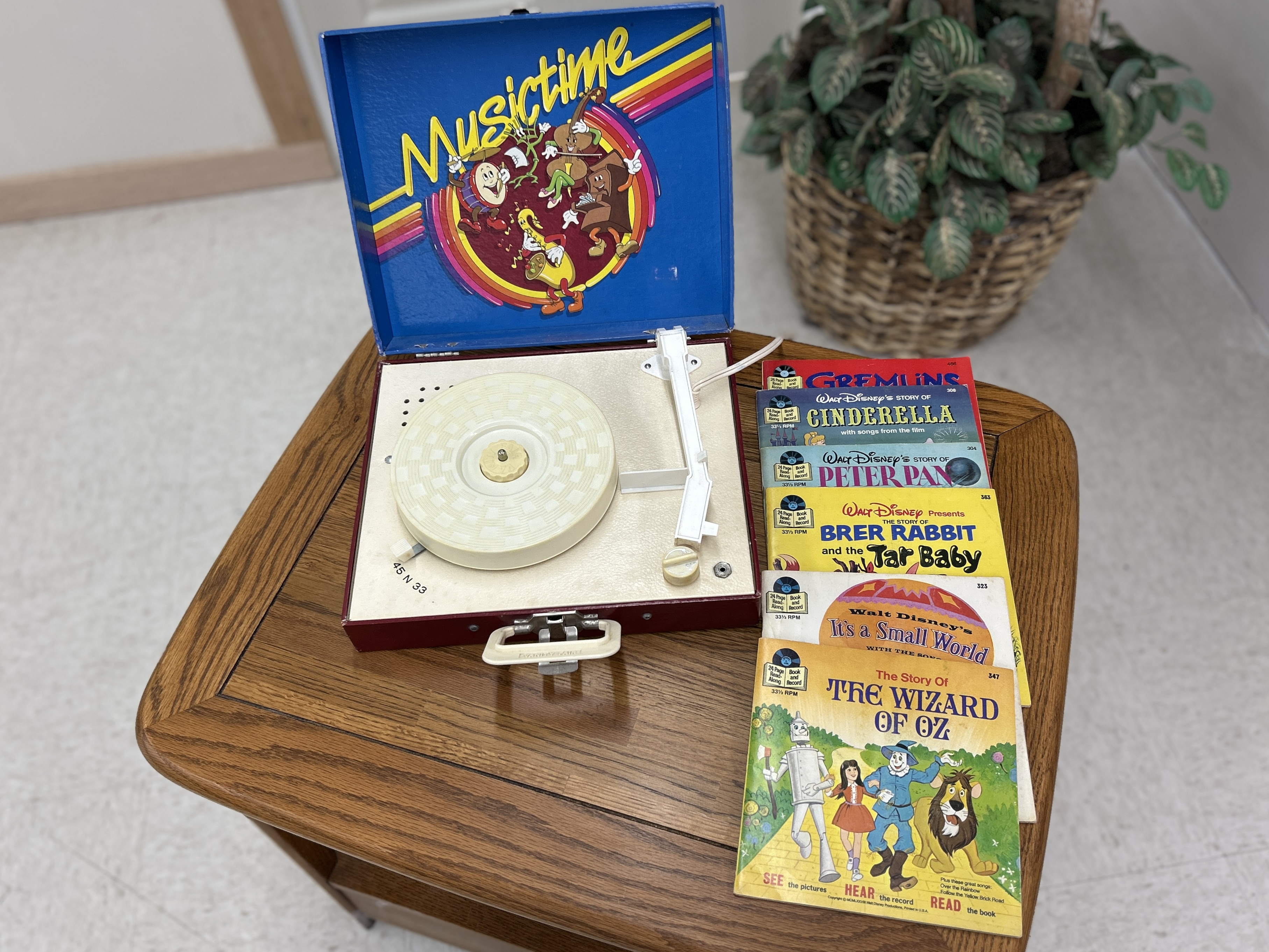 Vintage Vanity Fair, Music Time Record Player