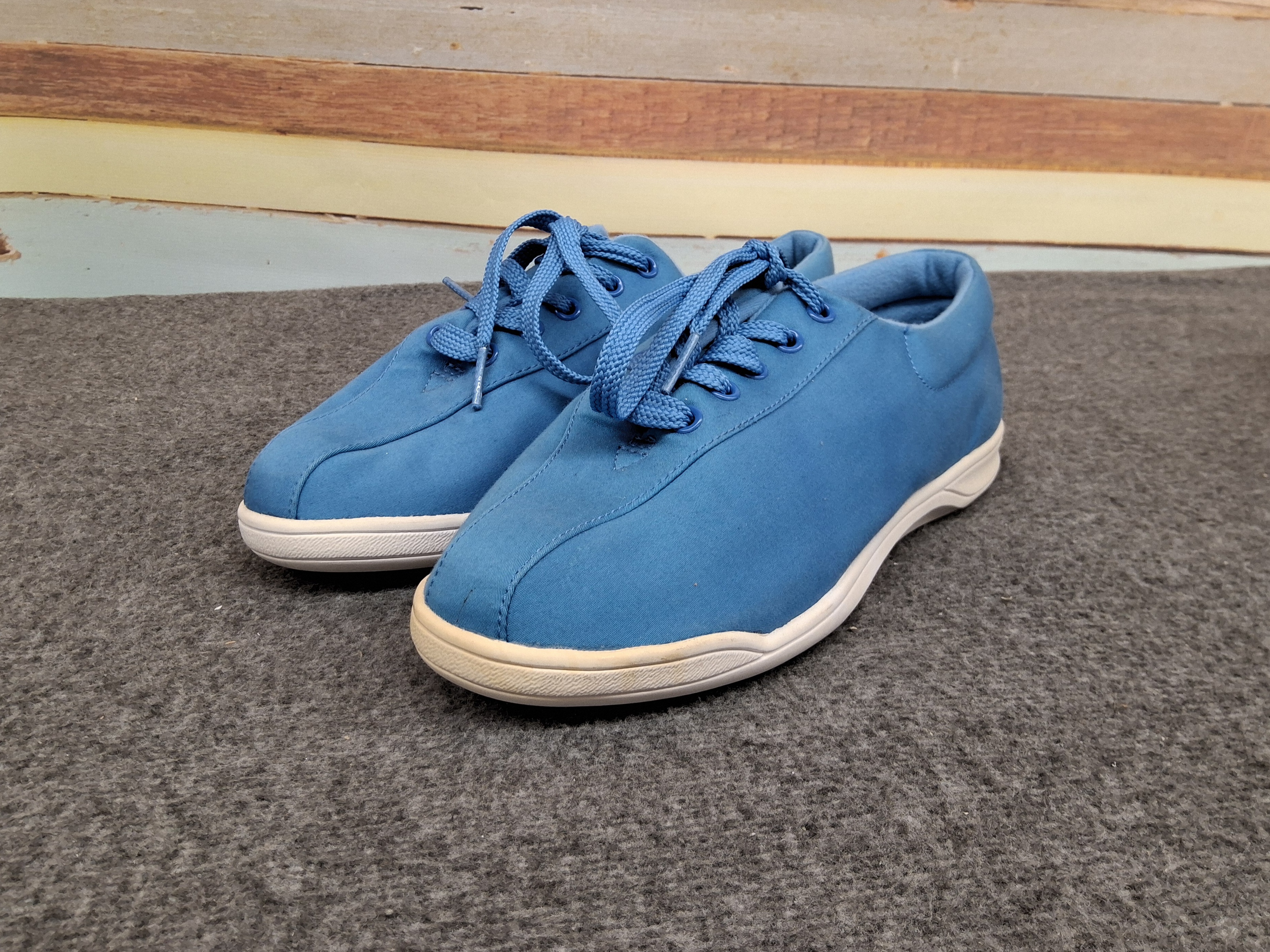 Easy Spirit Blue Lace-Up Comfort Walking Shoes – Women’s 8B