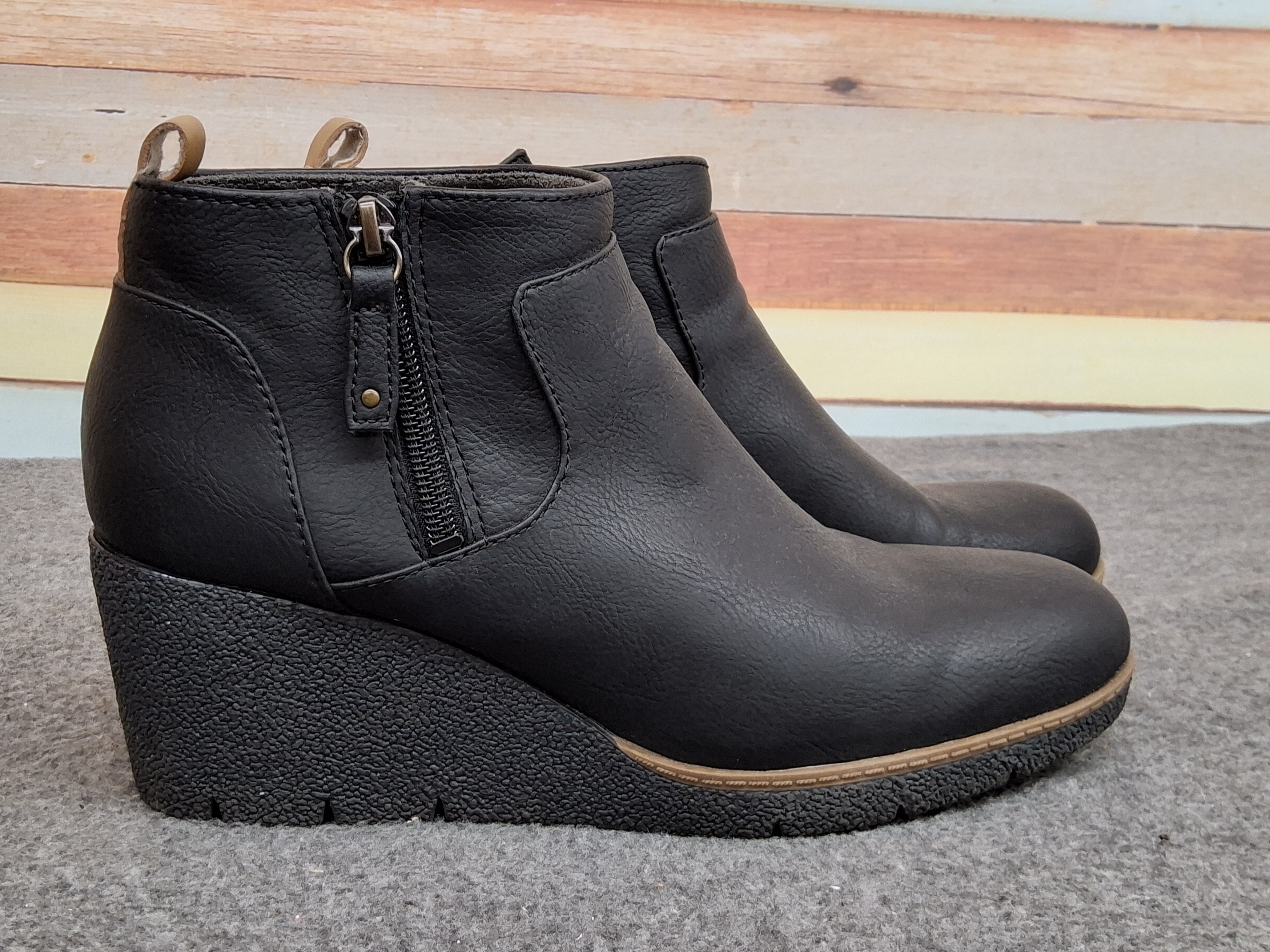 Dr. Scholl’s Black Faux Leather Wedge Ankle Boots – Women’s Size 9