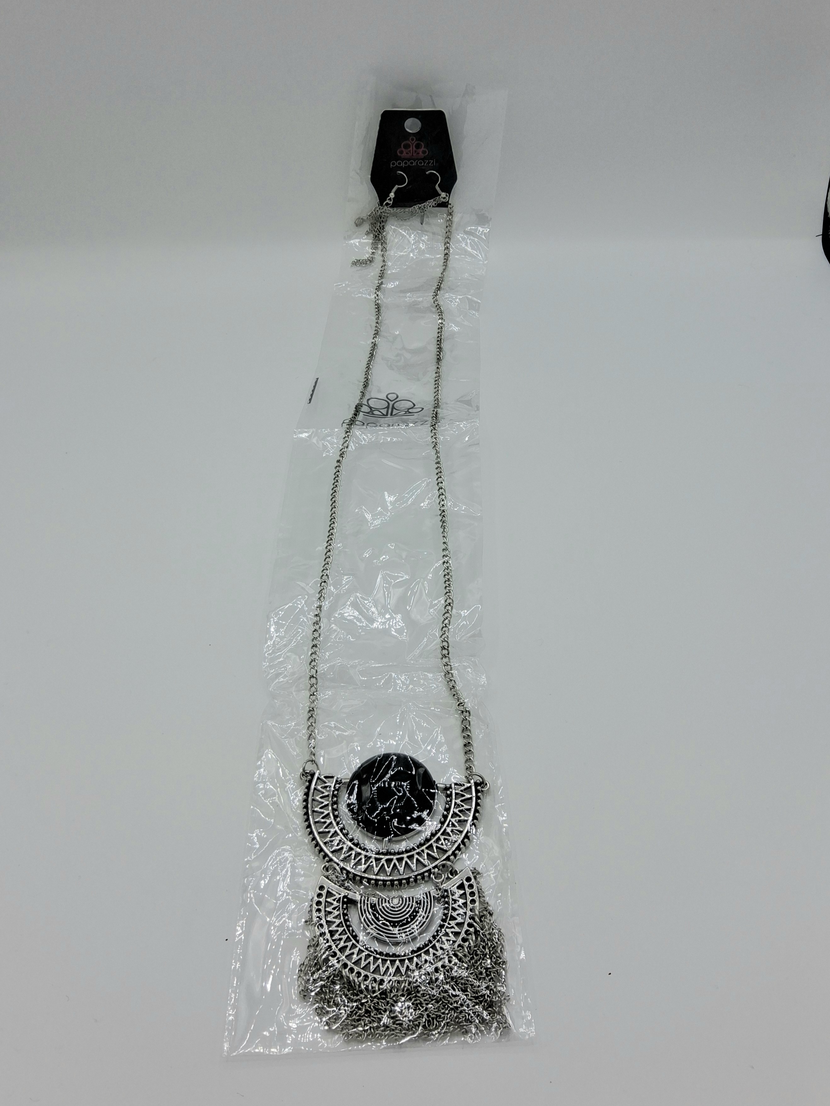 Paparazzi Necklace & Earring Set– New